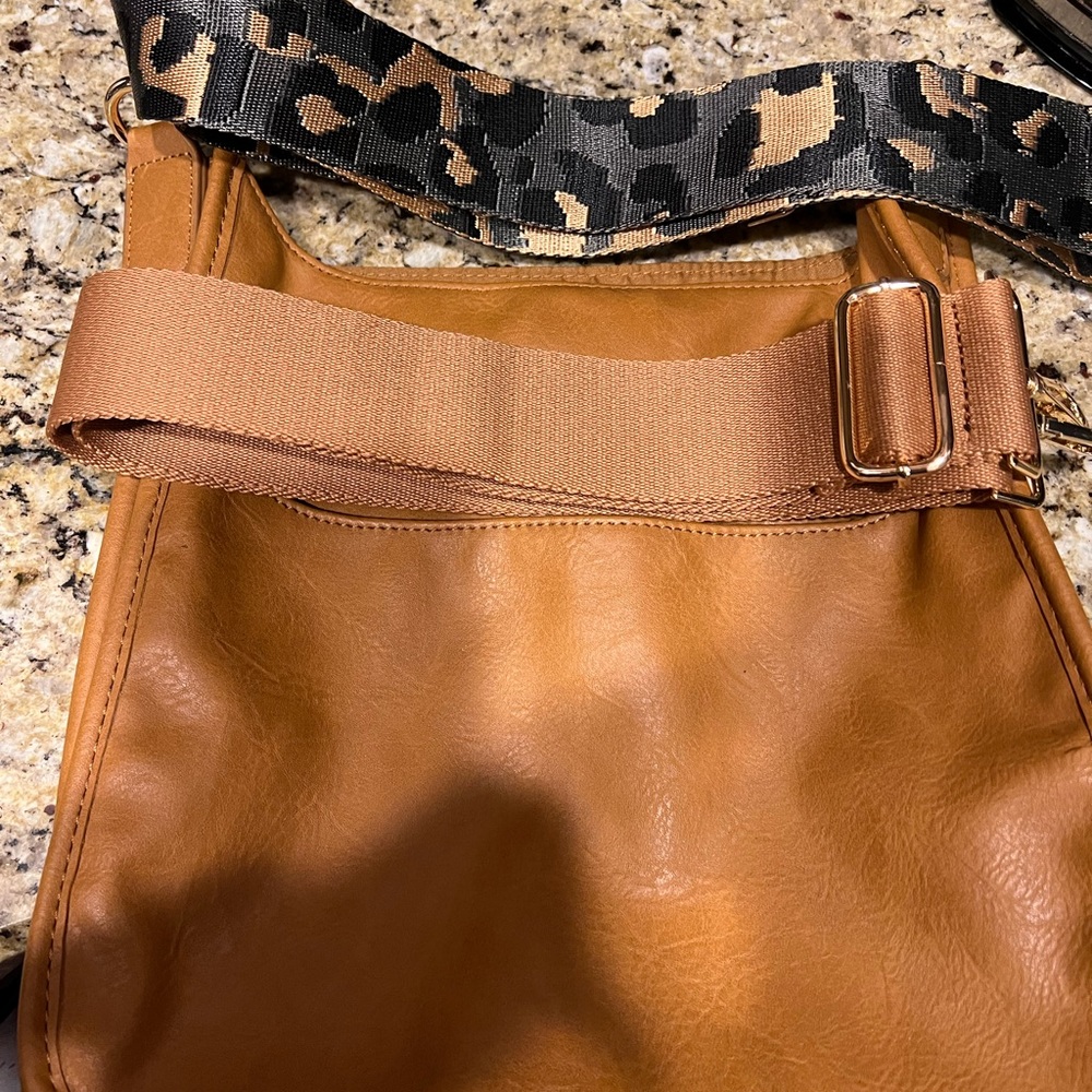 PRE-OWNED LARGE ADHORNED MESSENGER BAG CAMEL COLOR. 2 STRAPS. FANTASTIC COND.